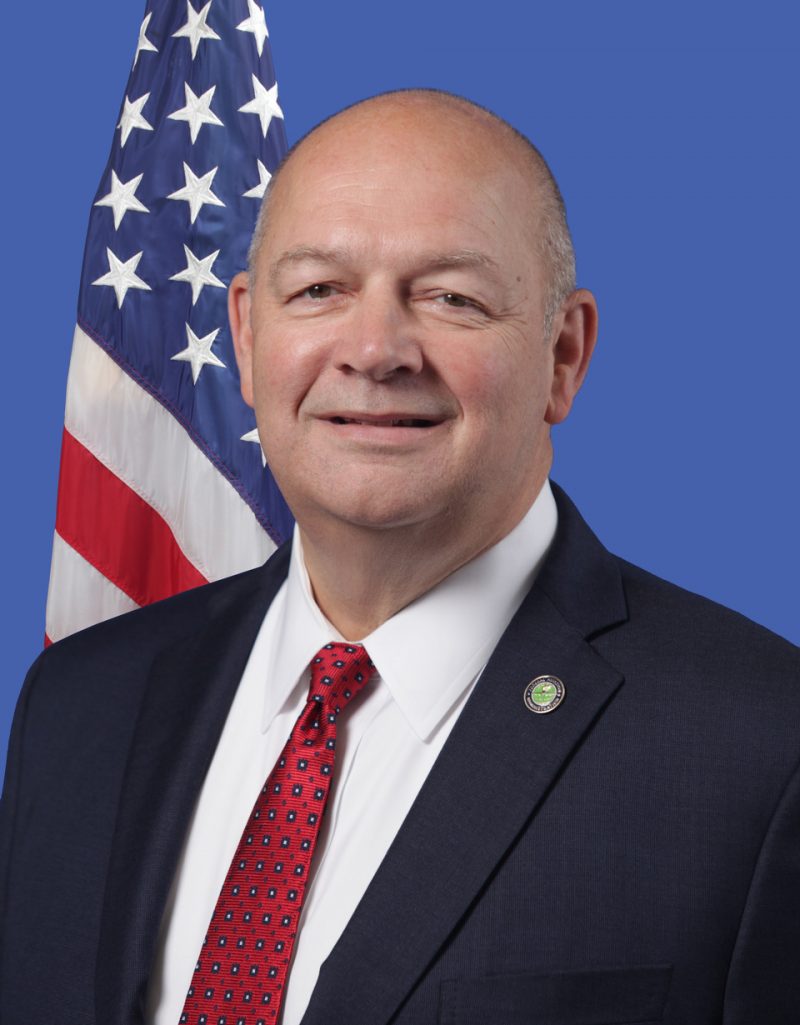 Steve Dickson, director de la Administración Federal de Aviación.