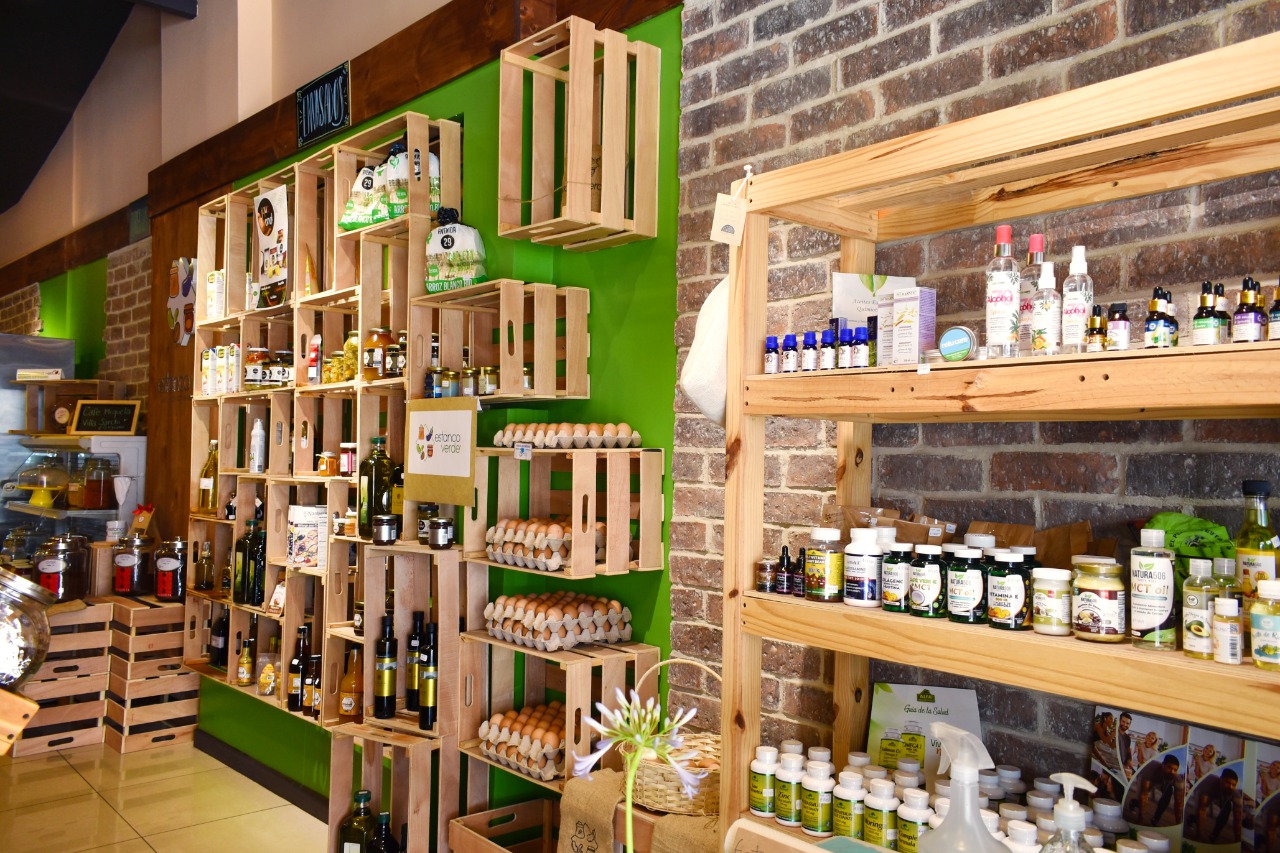 Hoy en día, El Estanco Verde es la única tienda a granel que le ofrece a sus consumidores una experiencia sensorial en cuanto a texturas, colores, sabores y olores.